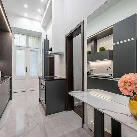 Elizabeth Deluxe Apartment