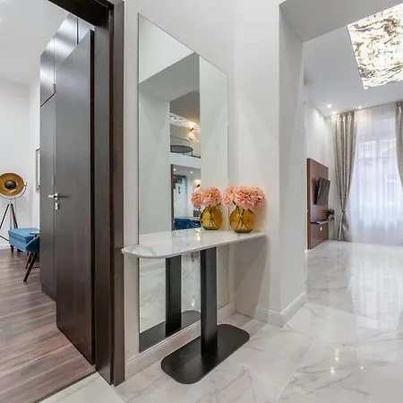 Elizabeth Deluxe Apartment *